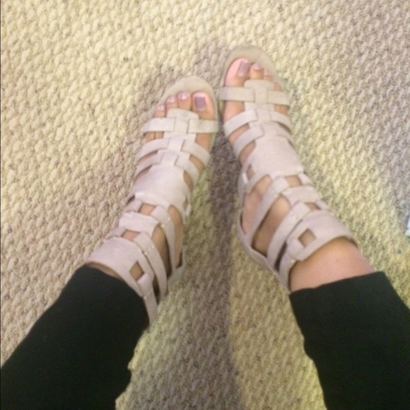 Ivanka Trump Nude Heel - Picture 2 of 3