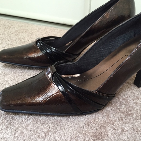 Pumps - Picture 2 of 4