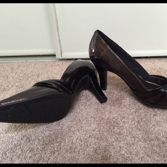 Pumps - Picture 3 of 4