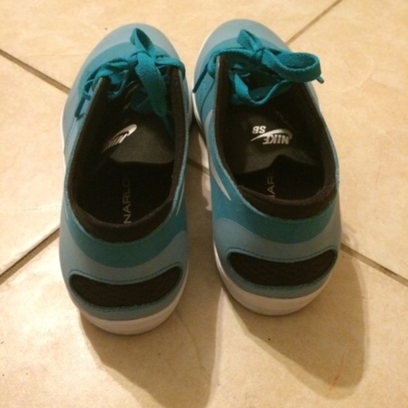 Blue Nike SB shoes - Picture 2 of 4