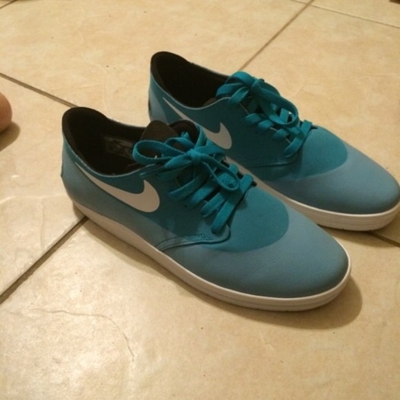 Blue Nike SB shoes - Picture 3 of 4