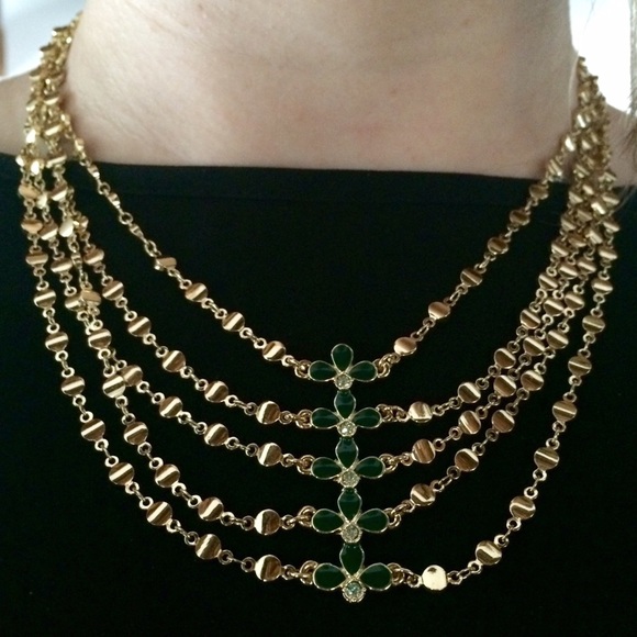 Jewelmint Gold Layer Necklace (NWOT)