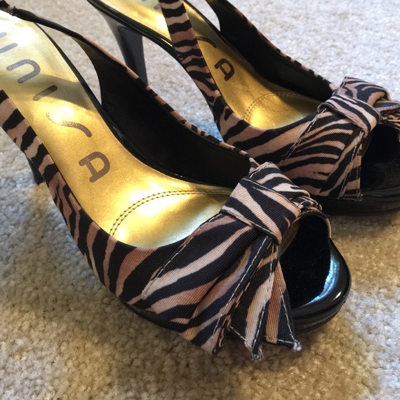 Peeptoe Animal Print Slingbacks - Picture 2 of 4