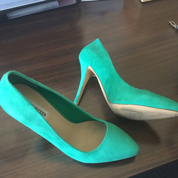 Steve Madden pumps.