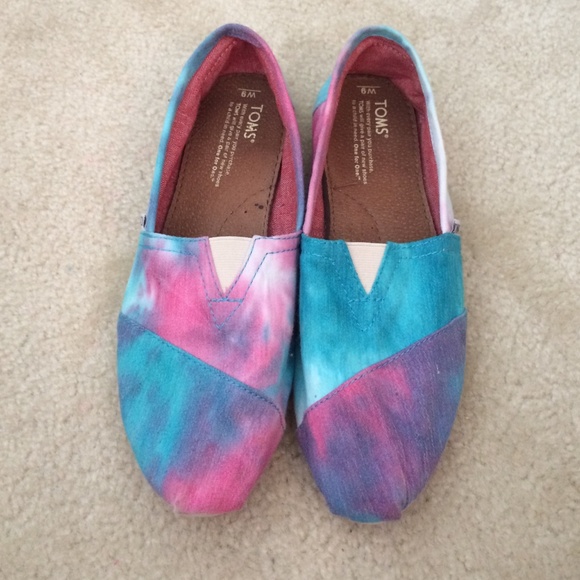 Tie Dye TOMS