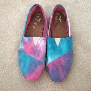 Tie Dye TOMS