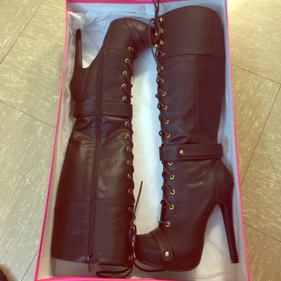 Sexy black high heel BOOTS! 😉