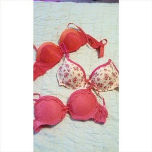 Bundle of 3 bras💖💞