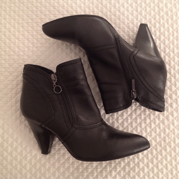 5th avenue black leather ankle boots