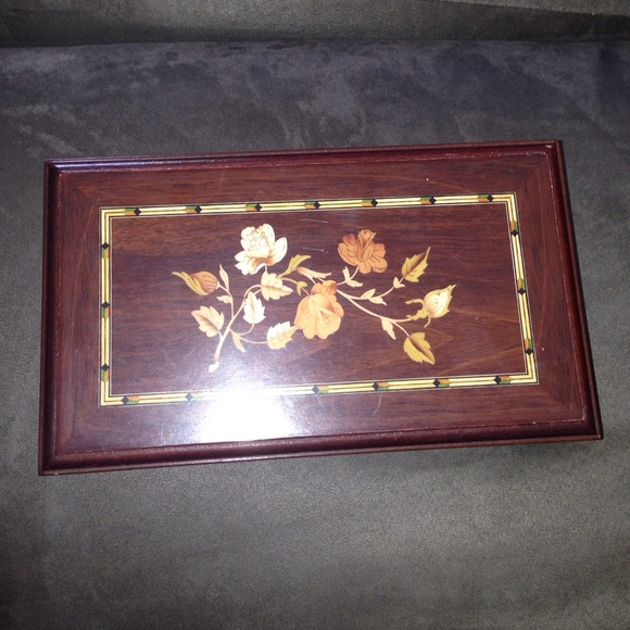 Jewelry box