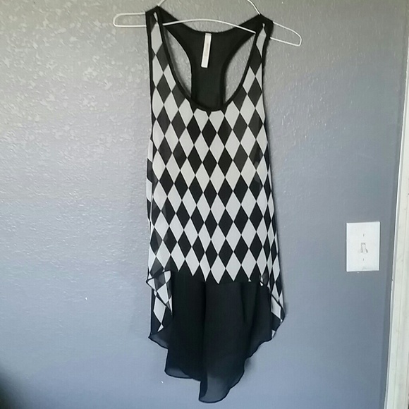 Tops - Exaggerated hi-low top