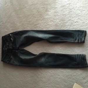 Three buttoned faded skinny jeans