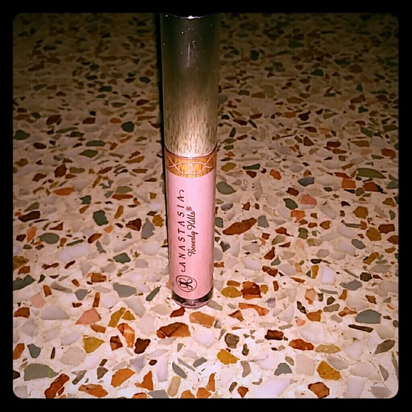 Anastasia Beverly Hills Matte Lipstick for @leslie