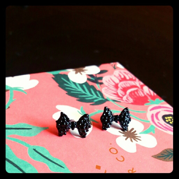 Pretty Black Bow Stud earrings