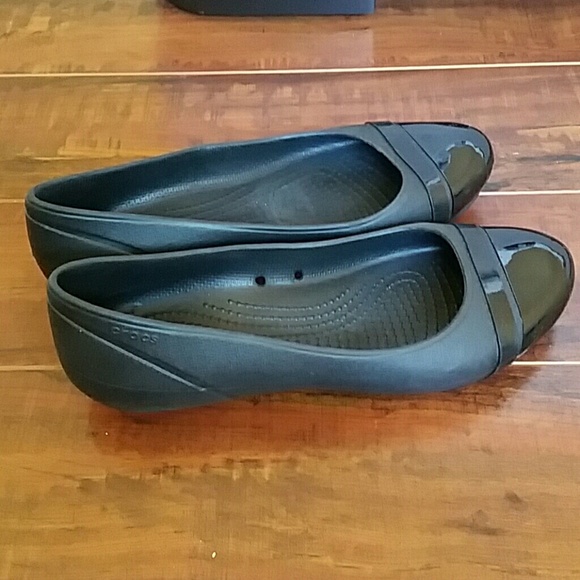 Black croc flats