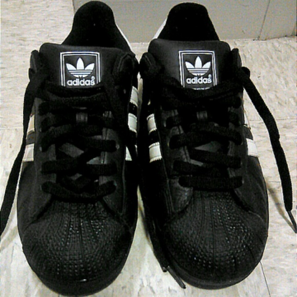 😻Authentic Black and White Adidas 😻