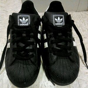 😻Authentic Black and White Adidas 😻