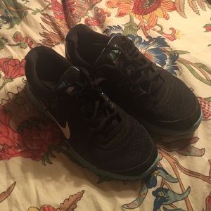 Nike Tennis Shoes