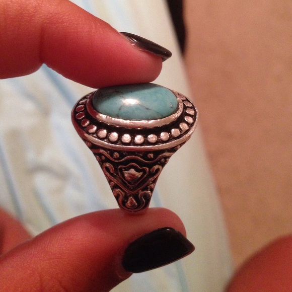 size 9 ring. Detail on the side & big teal stone - Picture 2 of 3
