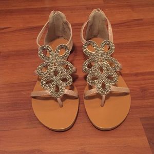 Decorative nude flat sandals