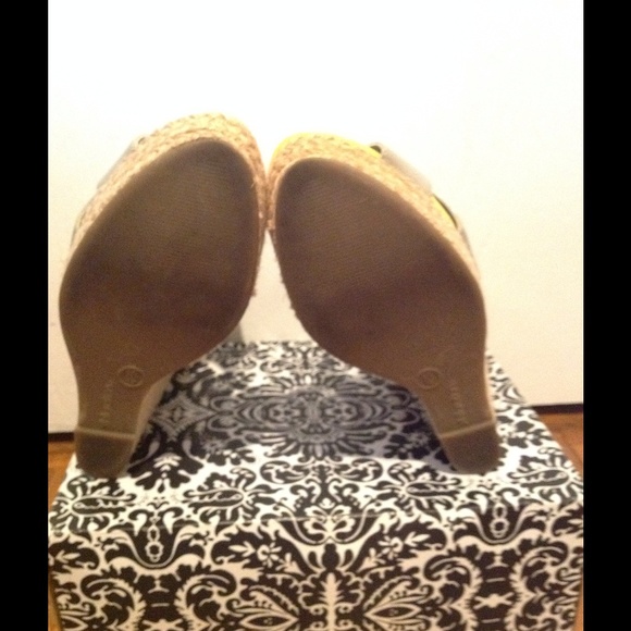 Color-block patent wedge - Picture 4 of 4