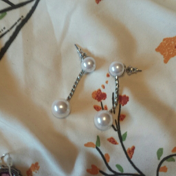 Park lane dangle pearl earrings Matinee