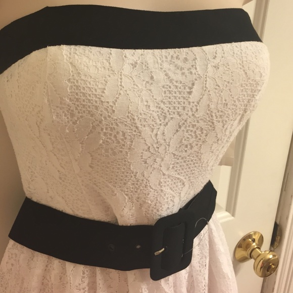 NWT - Juniors B. Darlin White Lace Dress, size 7/8 - Picture 2 of 4