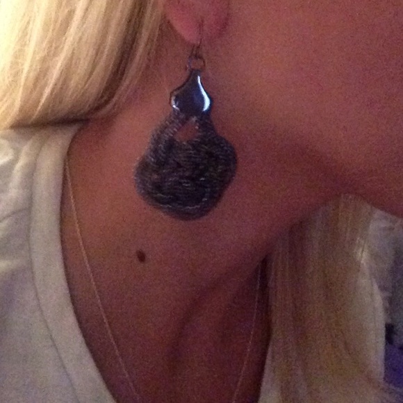 Mesh knot Express earrings - Picture 2 of 2