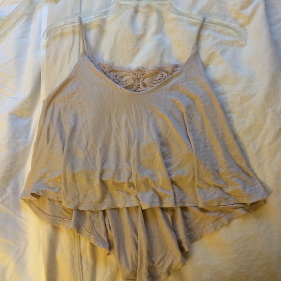 Crop top with crotchet details in back - Picture 2 of 4