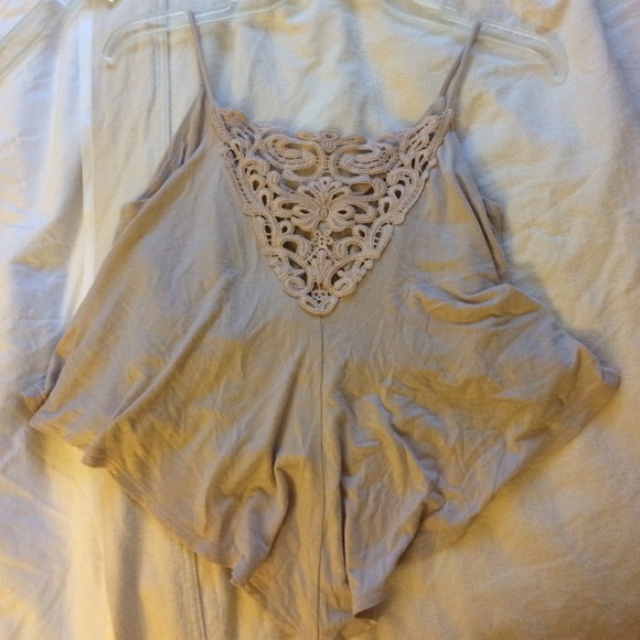 Crop top with crotchet details in back - Picture 3 of 4