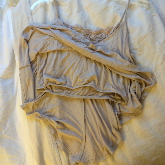 Crop top with crotchet details in back - Picture 4 of 4