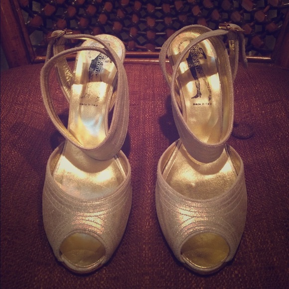 Belle by Sigerson Morrison Platinum Gold, Sz 8.5
