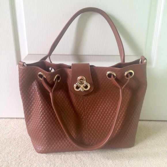 TRADE FOR _CKAA Large Tan Purse - Picture 2 of 4