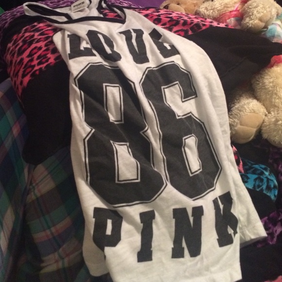 Love pink tank.