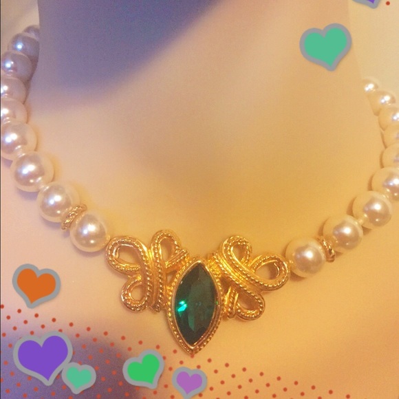 Super Elegant Pearl necklace with stone