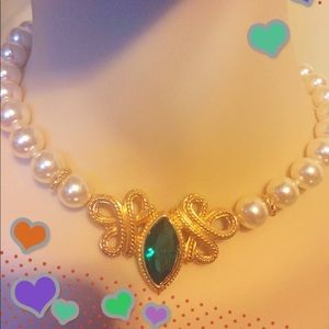 Super Elegant Pearl necklace with stone