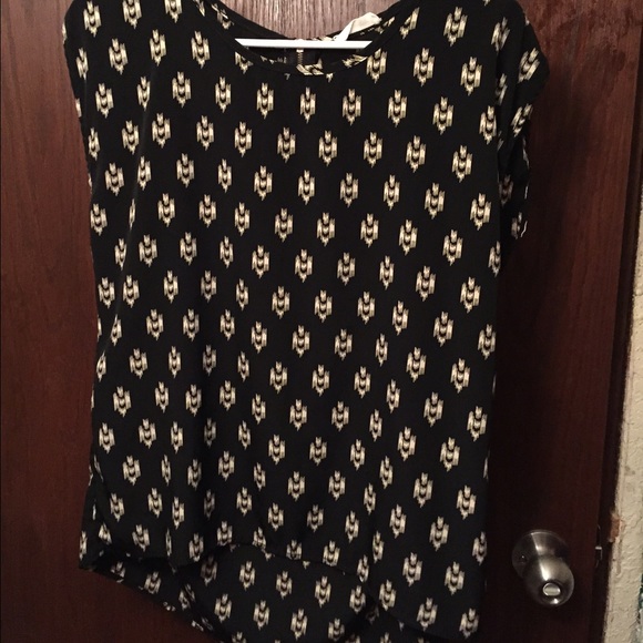 Black shirt w Aztec print