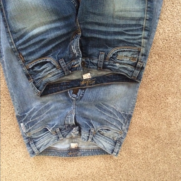 2 pairs of silver jeans one size 27 one 28 x32 - Picture 2 of 2