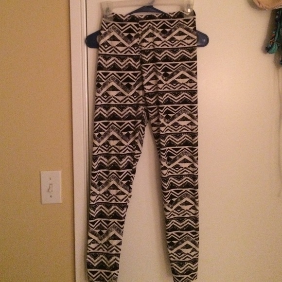 Black and white tribal print leggings