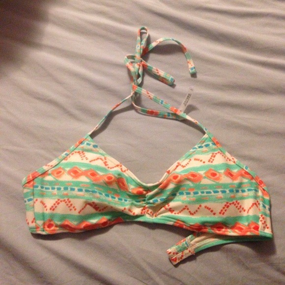 Scoop bikini top
