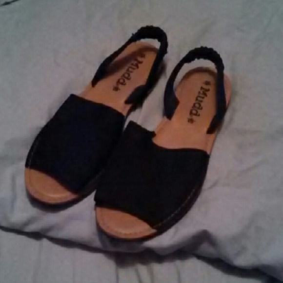 Black flat sandals
