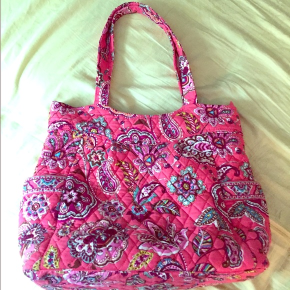 Beautiful Vera Bradley Pleated Tote! Perfect size!