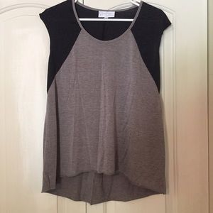 Jessica Simpson flowy maternity jersey shirt