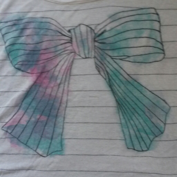 Flowy bow shirt ! - Picture 2 of 2