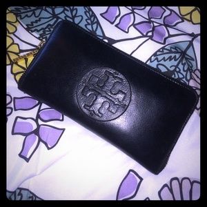 Authentic Tory burch wallet!