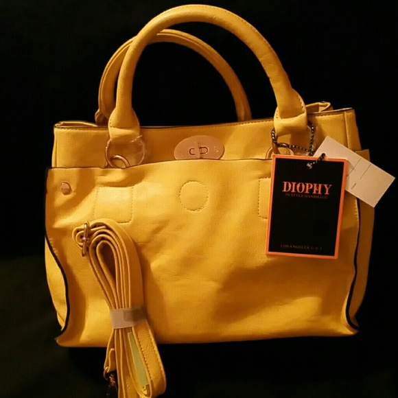 How To Sell Handbags On Poshmark