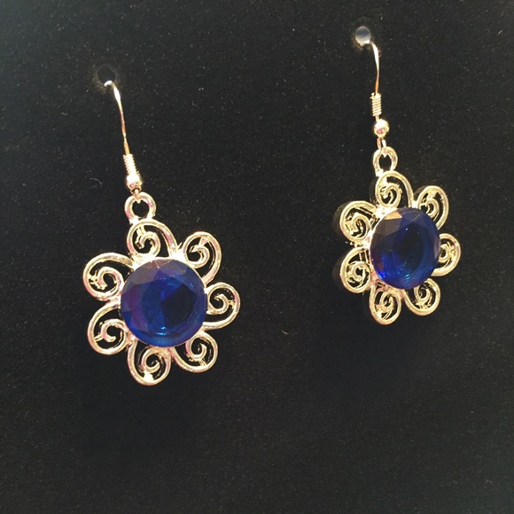 Sapphire colored jewel earrings new