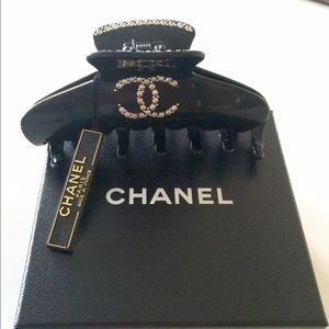 Chanel Hair Clip With Crystals/ Black