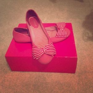 PINK AND WHITE Flats