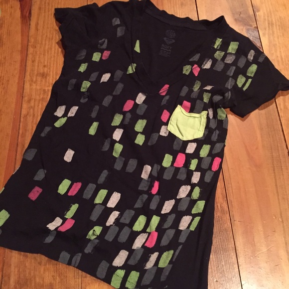 V-Neck color blocked t-shirt